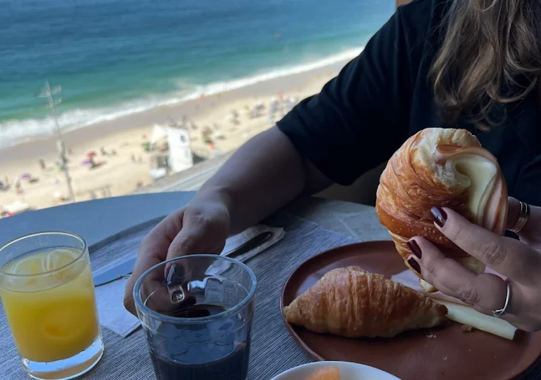 Party Vibe in Copacabana - Cocktails & View - Image